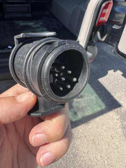 Adaptor priza carlig auto Thule si cordeline de prindere