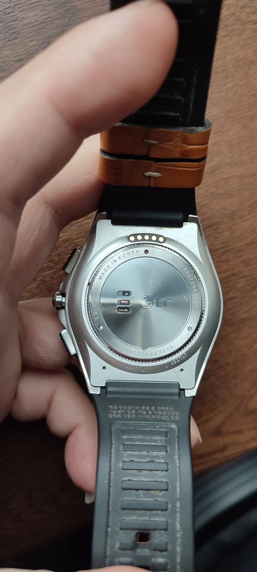 Часы LG urban watch