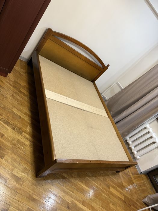 Продам кровать из дерева