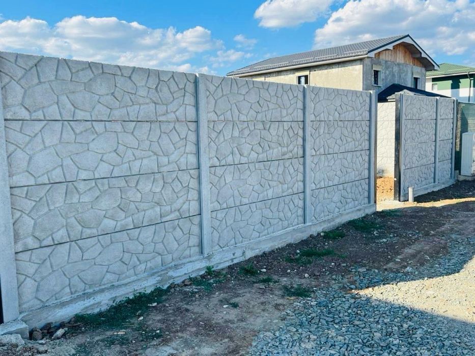 Gard din Stalpi si placi beton