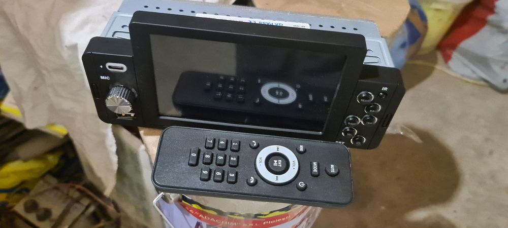 Aparat de radio auto cu bluetooth