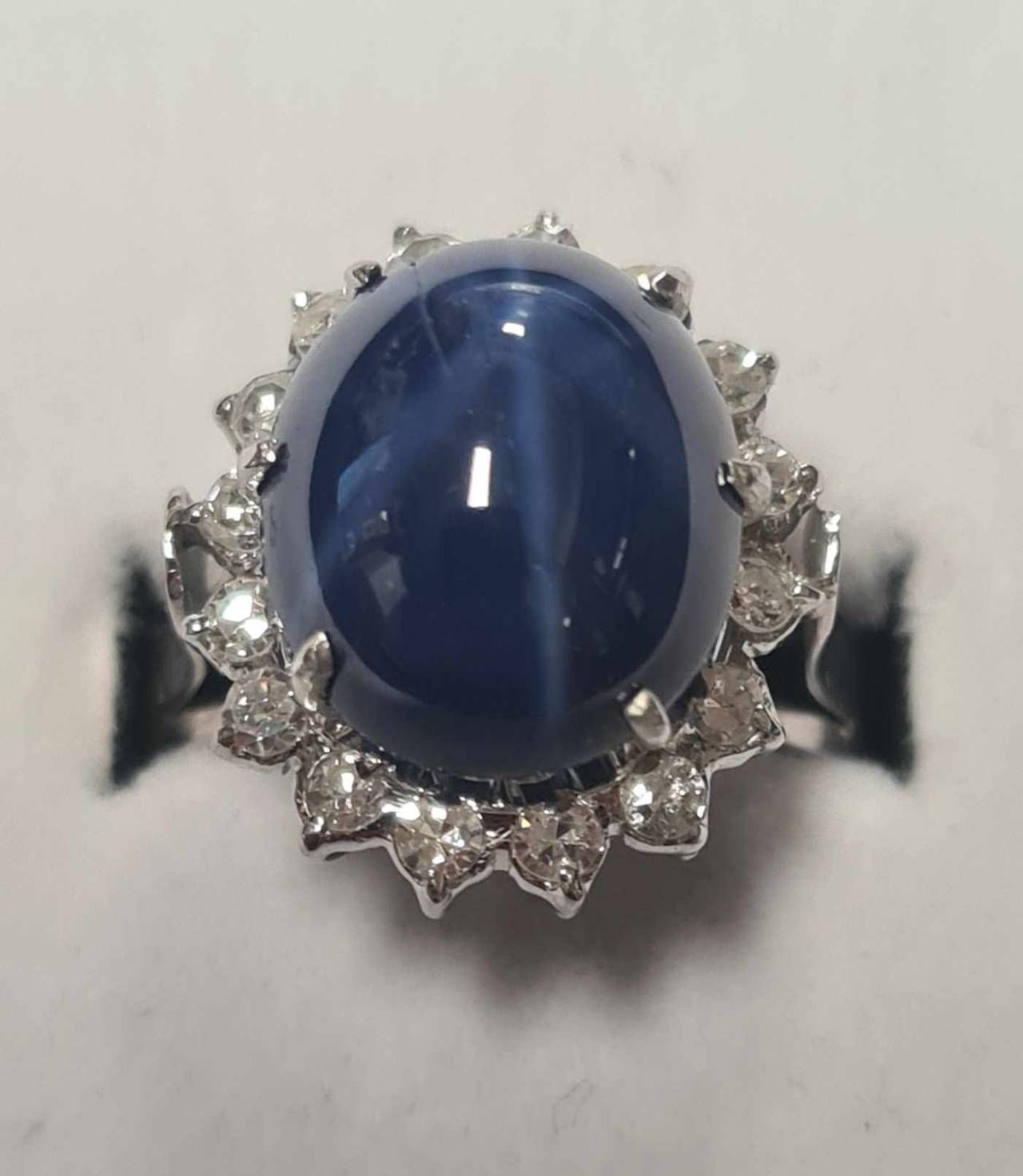 Inel din aur alb 18k cu safir star si diamante naturale,IAU600