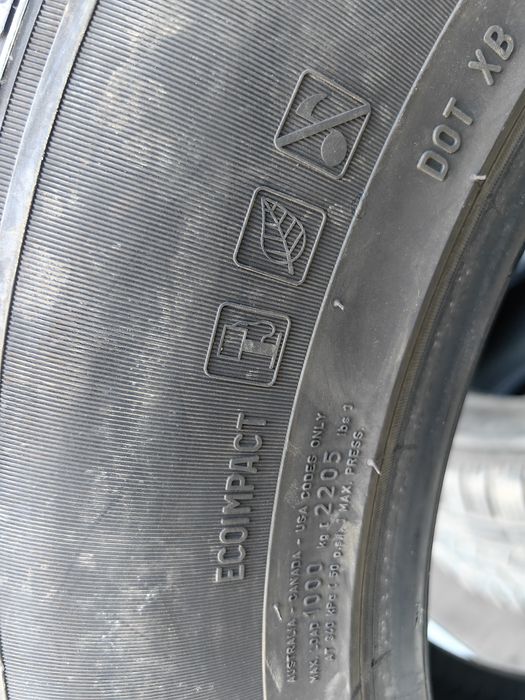 235 65 17 Зимни гуми като нови!