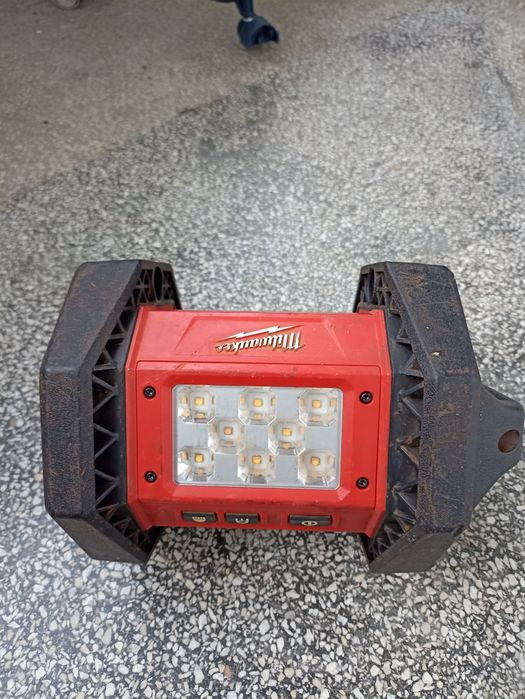 Lampa de lucru Milwaukee