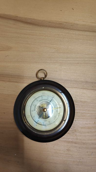 Vând Barometru Aneroid Vintage de Perete - Cadru din Lemn