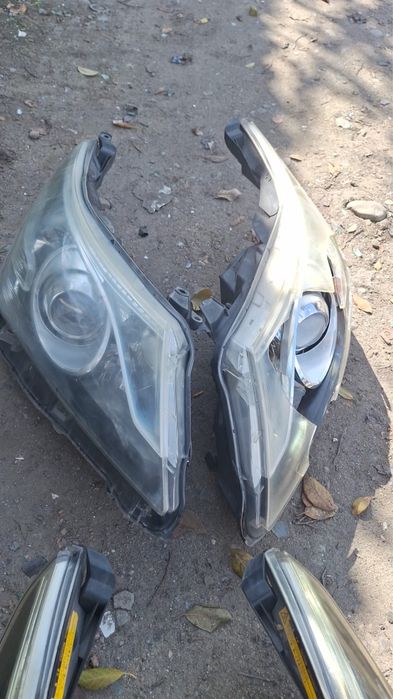 Фары на тойота авенсис 2013