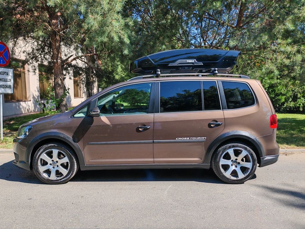 Volkswagen Touran / 2.0 diesel / automat / 7  locuri / Cross