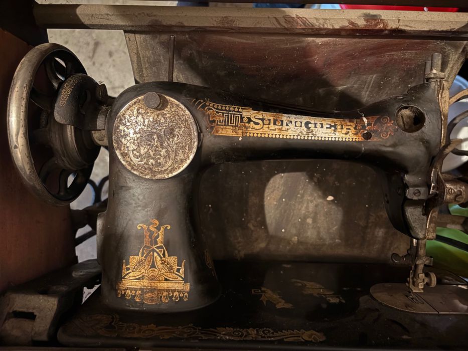 Mașină de cusut SINGER