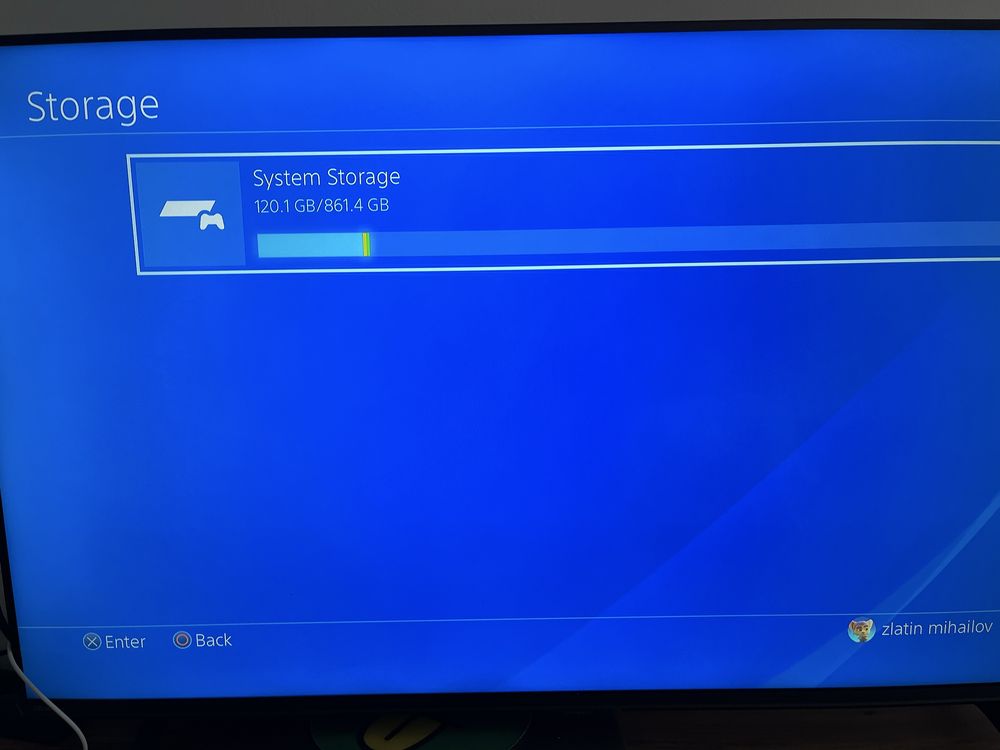 Продавам пс4 1тв с 7 игри