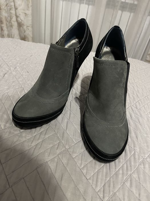 Продам ботильоны замшевые