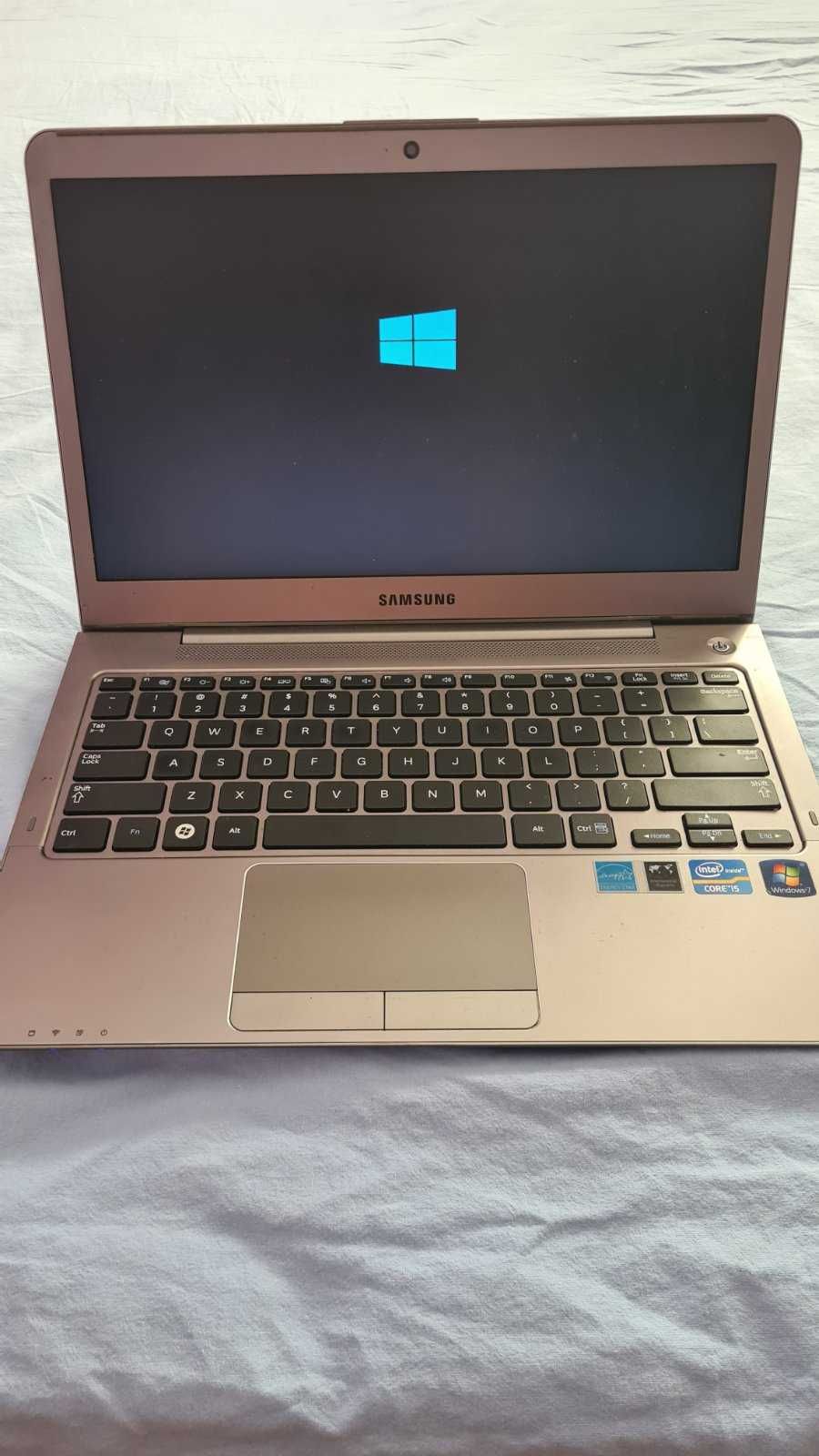 Лаптоп Samsung Notebook NP530U3B