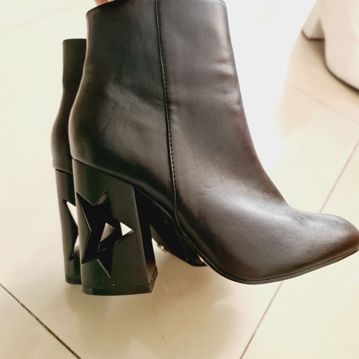 Боти на висок ток