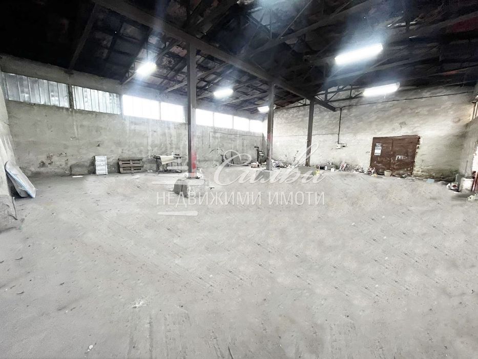 Дава се под наем Промишлена сграда в Шумен, Тракия - 216 кв.м за 408 € - Снимка #2