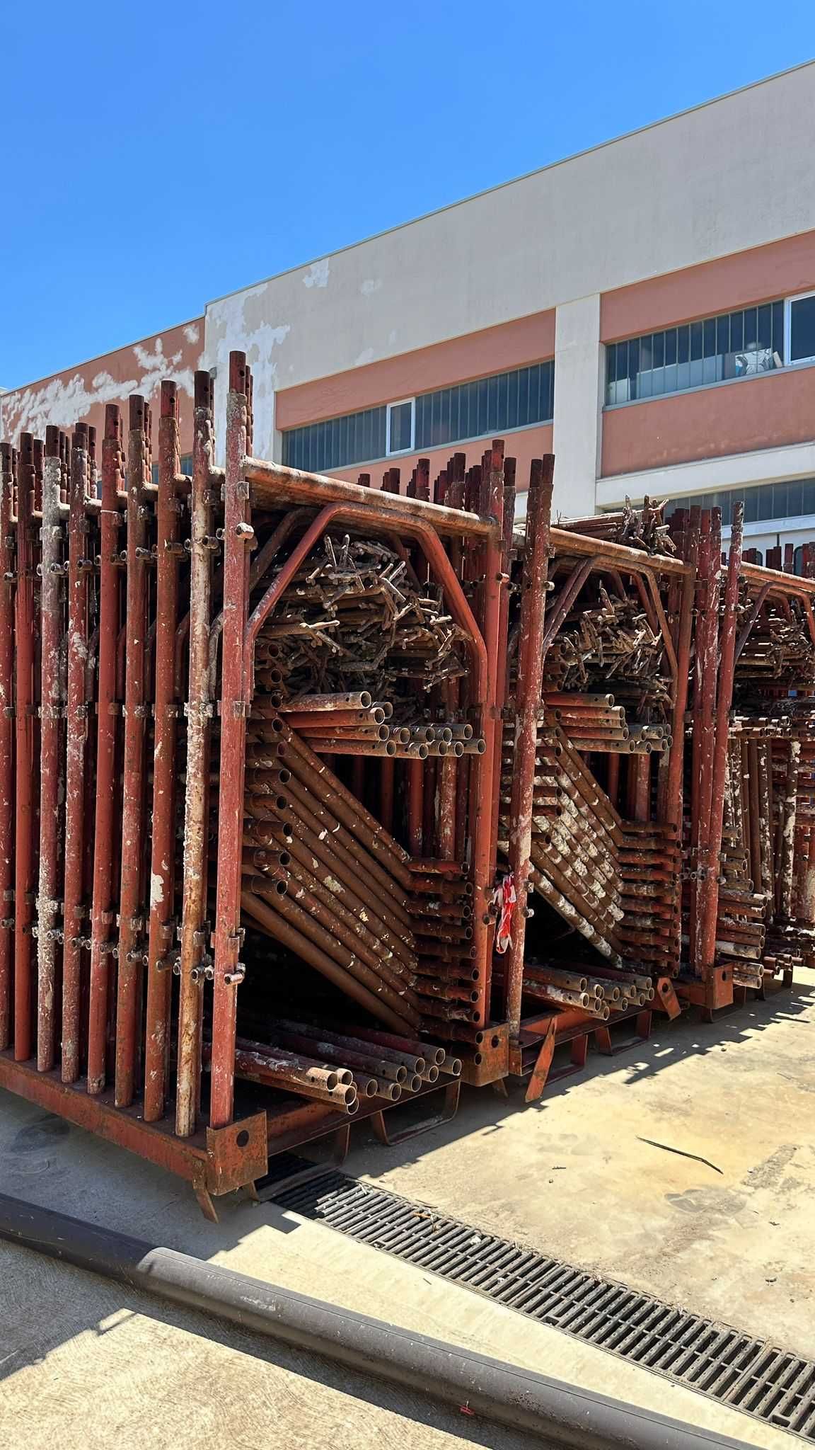 Vand schela pentru constructii 460lei/tronson complet