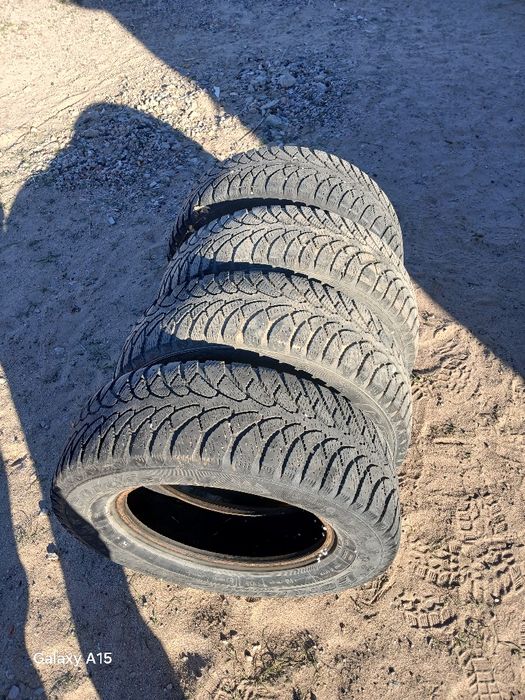 Продам шины зимние R15 205/65