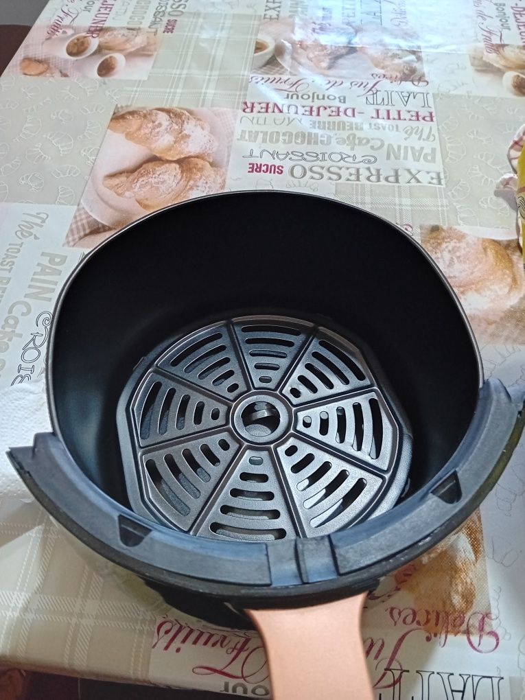 Vând air fryer friteuza nouă