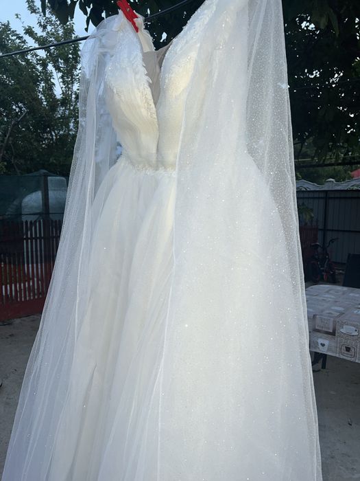 Rochie de Mireasă Elegantă – Mărimea 42–44