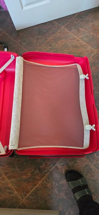 Голям твърд куфар Самсонайт с две колела