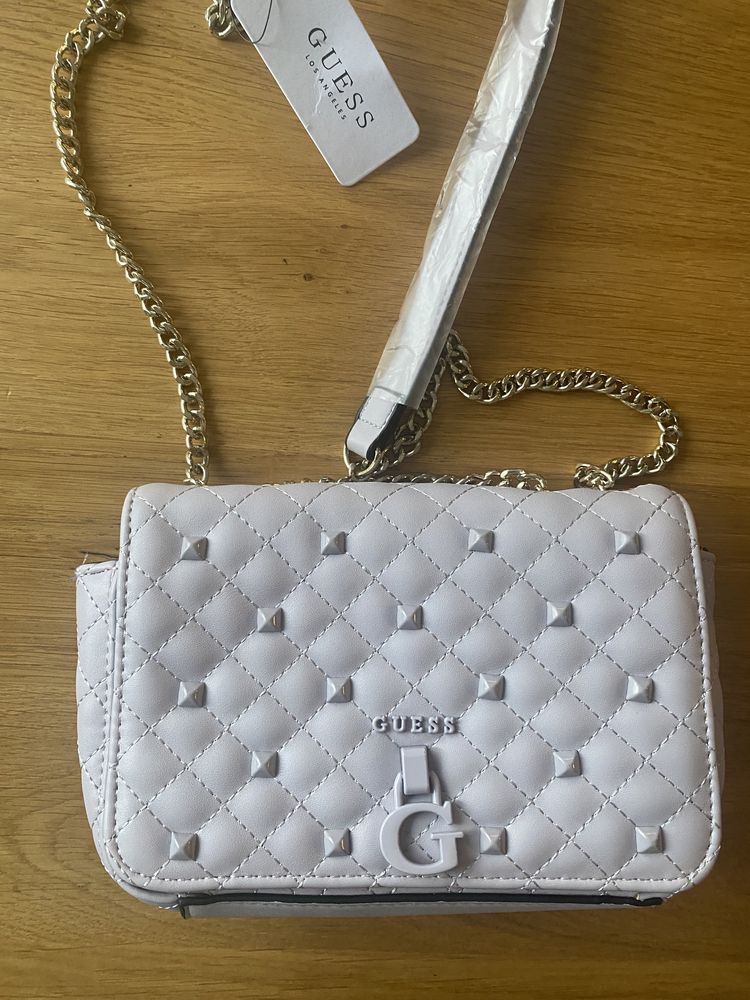 Guess нова лилава чанта crossbody