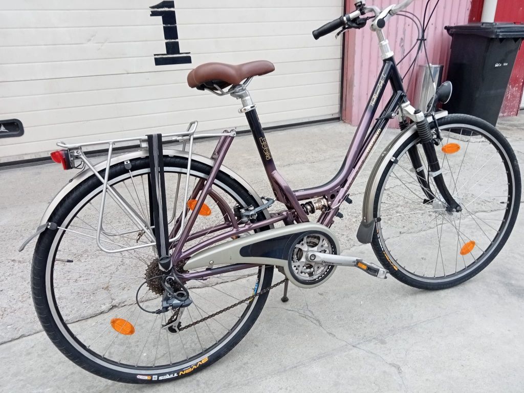 Vând bicicleta din aluminiu pentru damă