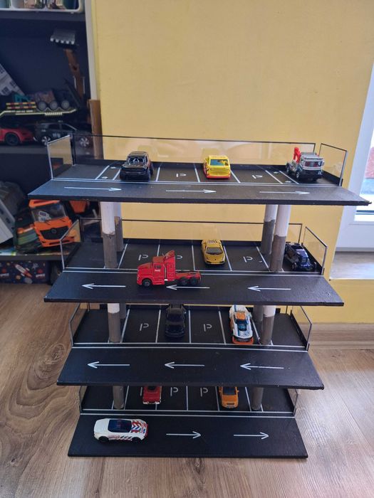 Детски паркинг гараж (ръчна изработка)