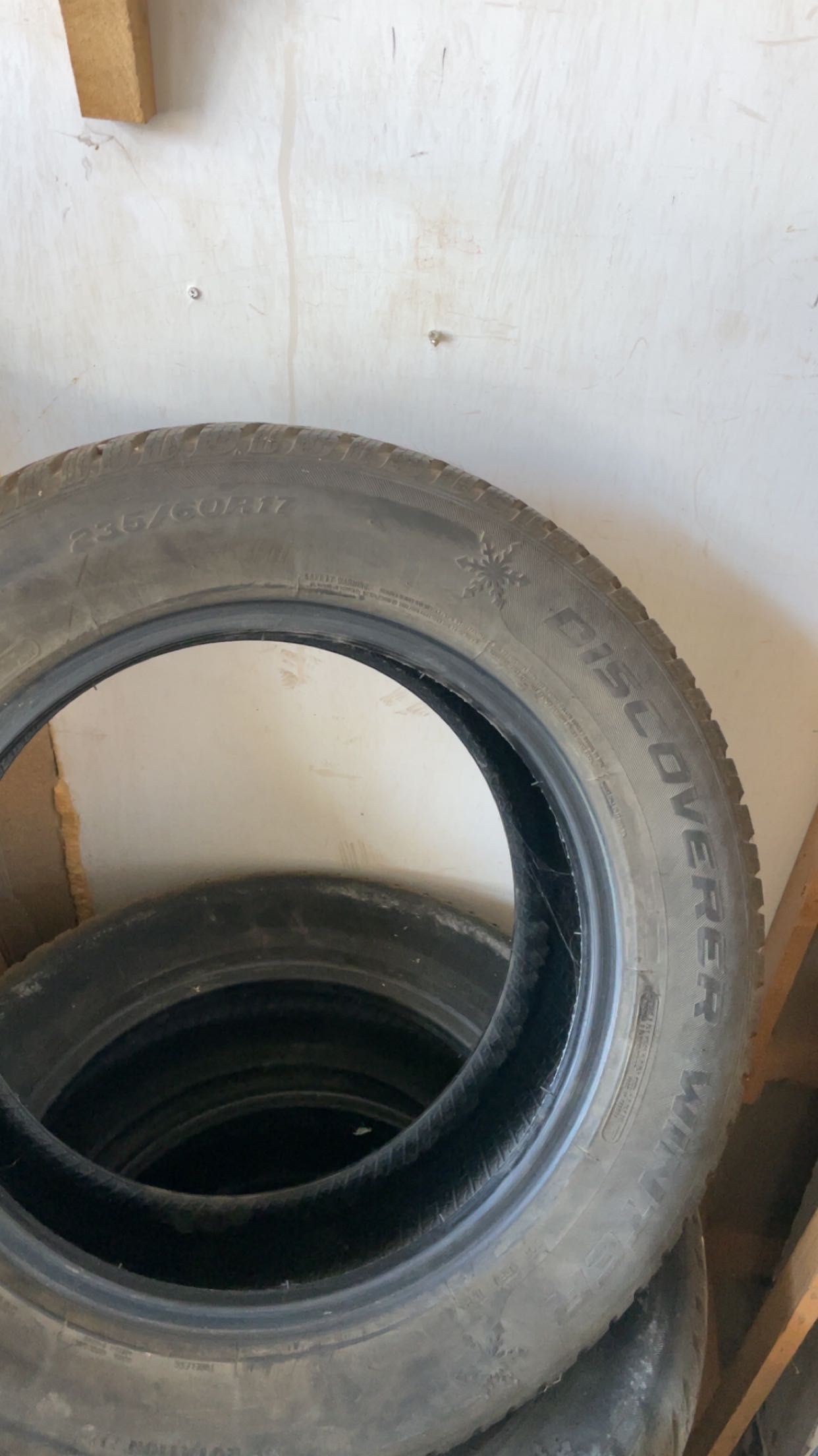 Discoverer 235/60 R17 зимни гуми