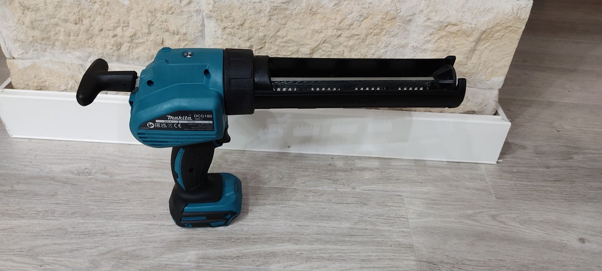 Makita pistol silicon 18V