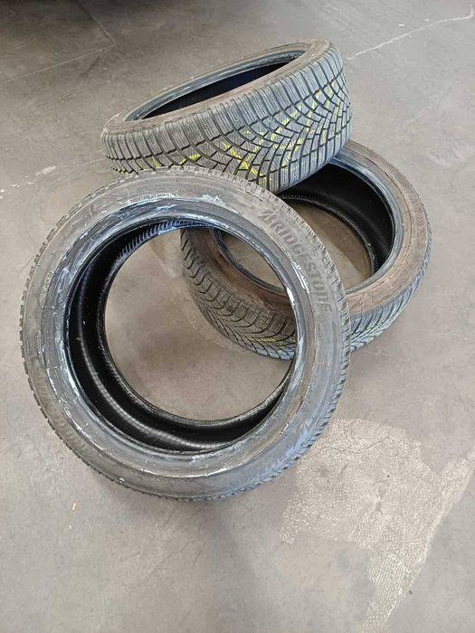 Зимни 2 годишни гуми Bridgestone 225/45//17 26/23 3 броя