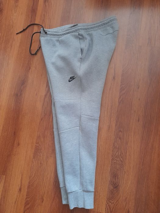 Nike tech мъжко долнище M- L размер.