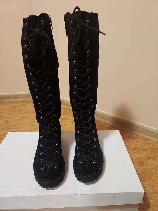 Vând cizme.negre , mas 37, piele intoarsa