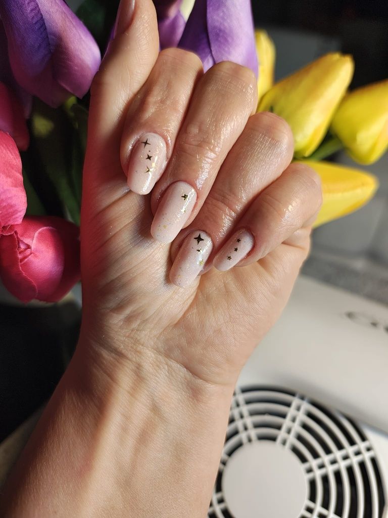 Unghii cu gel, tips,  construcție gel, ojă semipermanentă