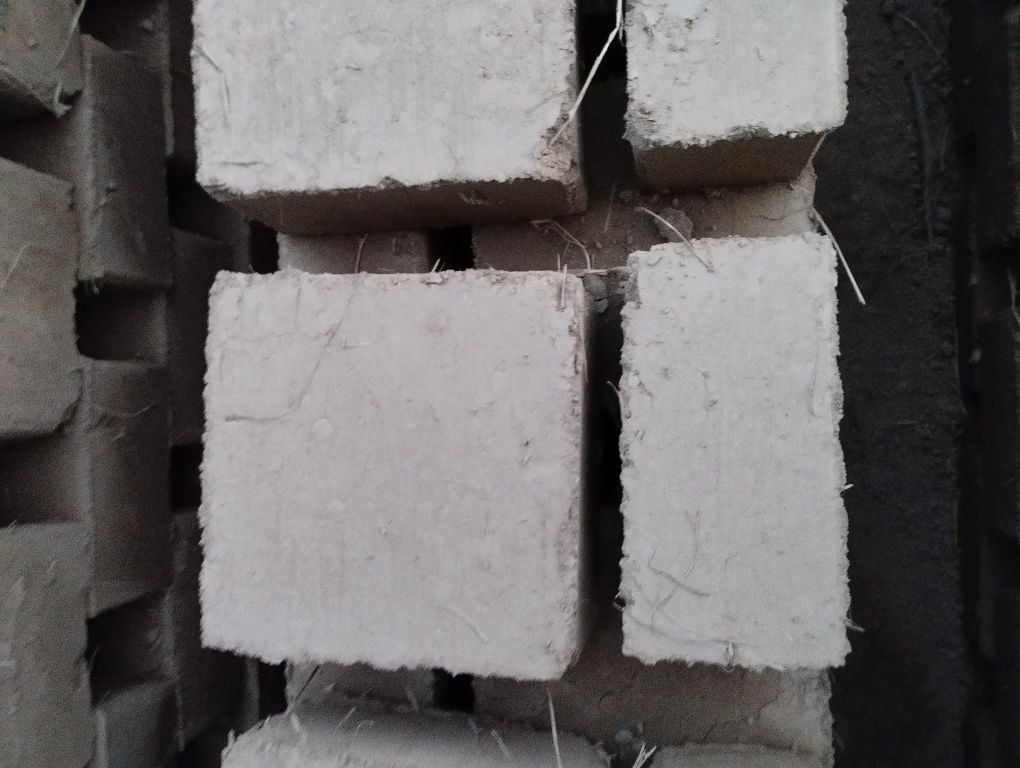 Продам саманный кирпич 25*12