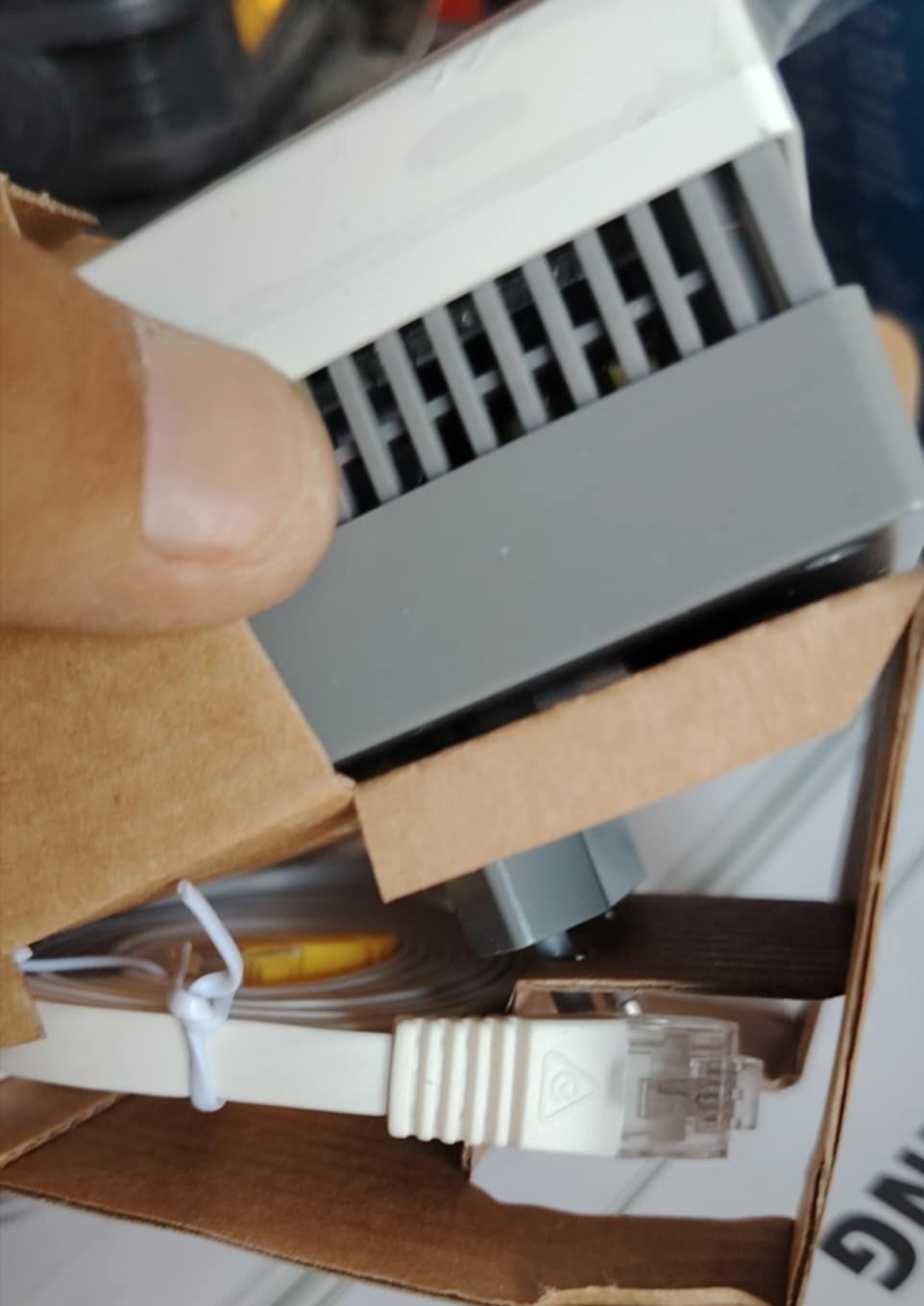 WiFi усилвател чисто нов с нарушена опаковка... Работи на 220v.