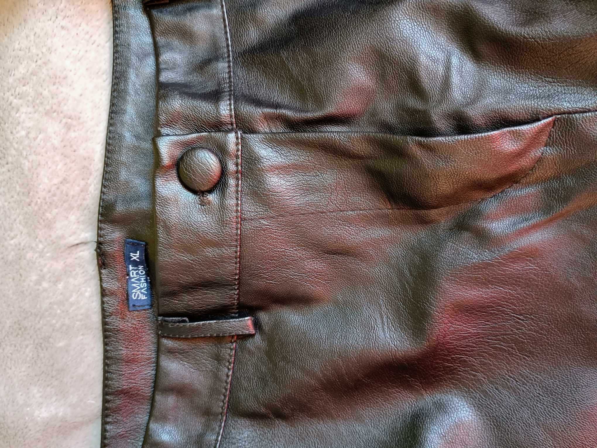 Pantaloni de piele