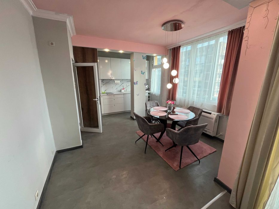 Продава прекрасен, напълно обзаведен, апартамент в кв. Васил Левски