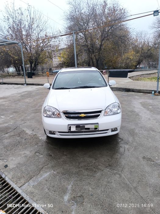 Срочно продают свою ласети 1.8 родная краска не  битый не крашеный