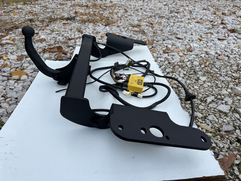 Теглич Тойота Авенсис 2009-2015г комби