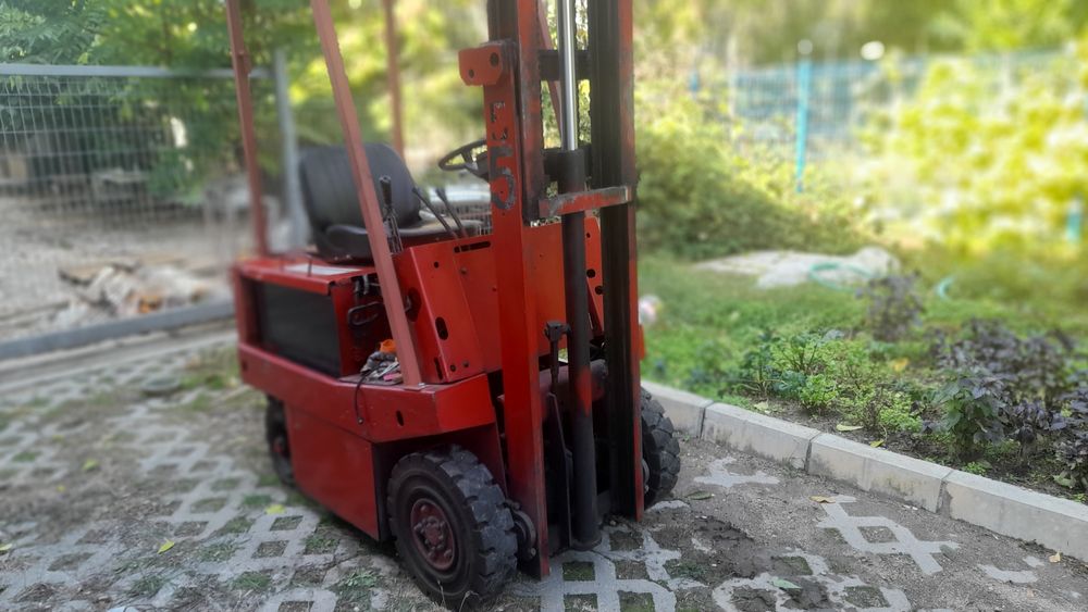 Продавам електрокар товароподемност 1000кг  2200мм височина.