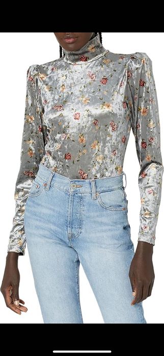 Женская кофточка фирмы Guess