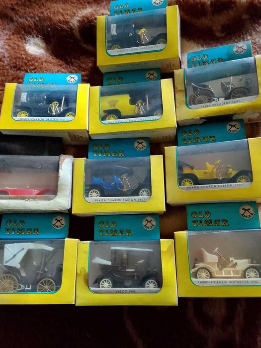 Продавал колекция от Ретро колички prada charon