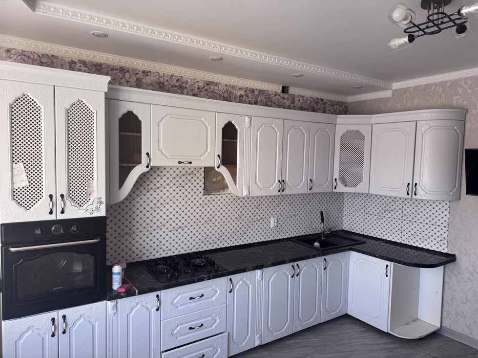 Продам 4 ком . Квартиру на Батыс 2  СКОНУР Срочно