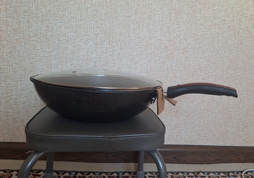 Продам Wok сковороду. Новая.