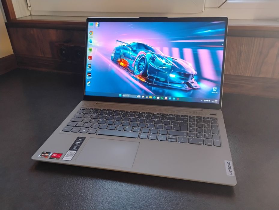 Laptop Lenovo - Ryzen 7 - 4000serie - vega 6 - 16GB