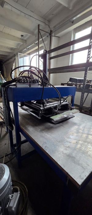 Utilaj de scos ramele de la panourile fotovoltaice