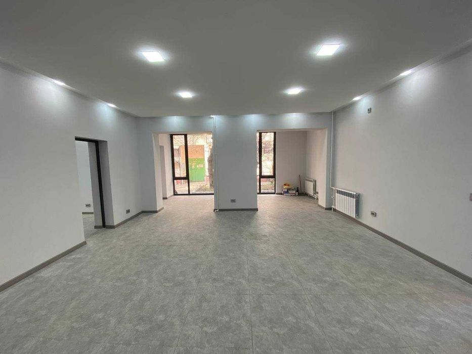 м.Айбек под Офис, Шоурум или Кафе