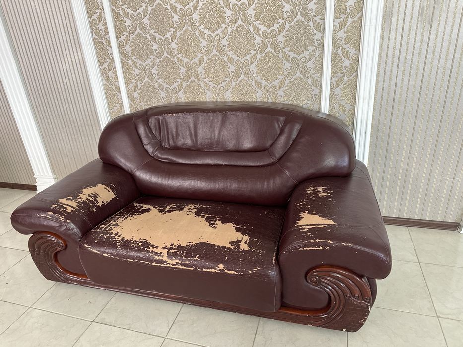 Продам диван. Требует реставраций