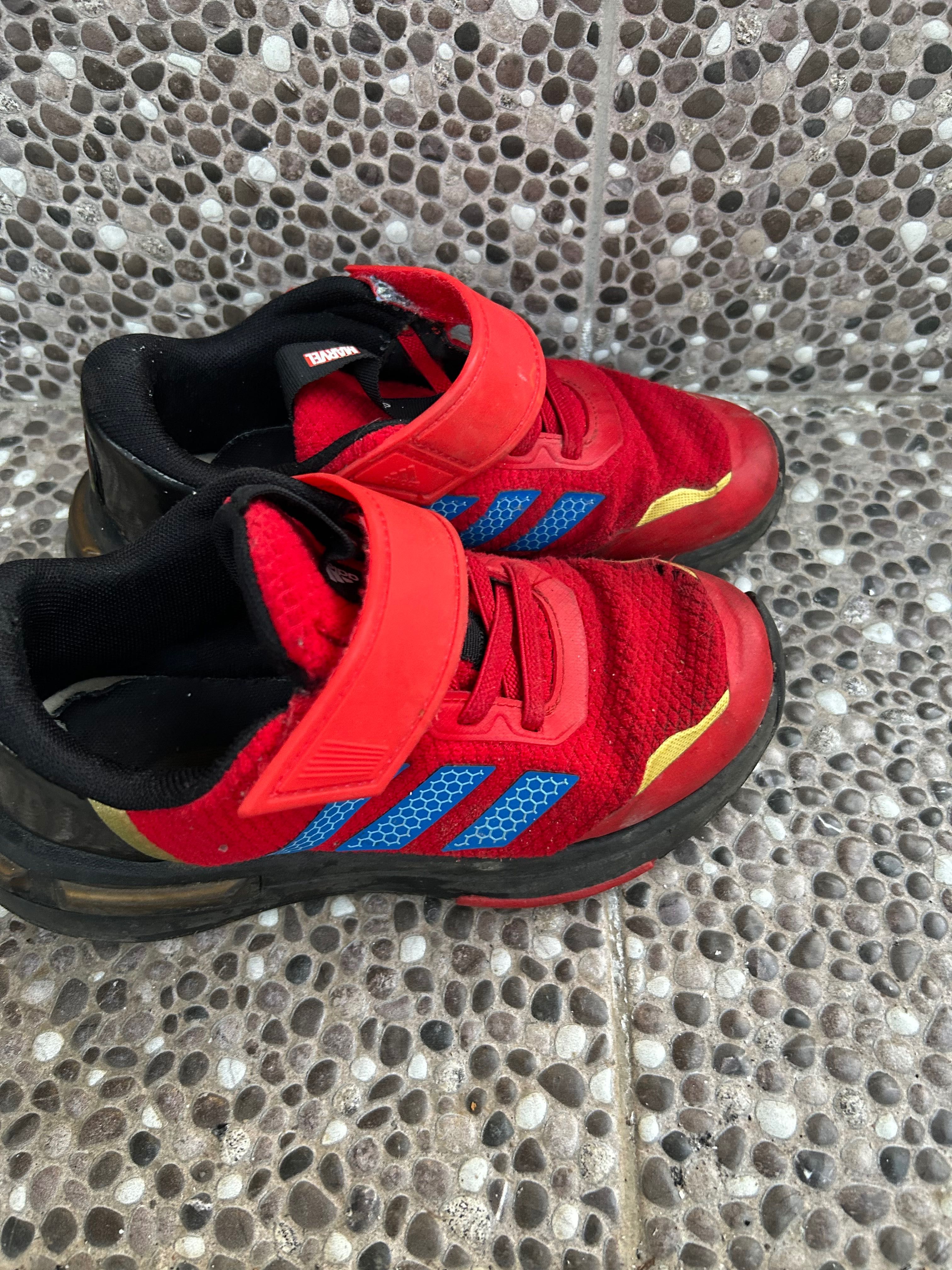 Маратонки adidas