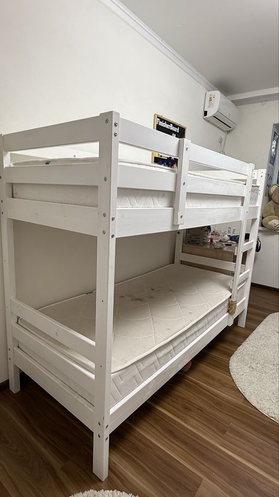 Продам б/у детскую  2ярусную Кровать  срочно