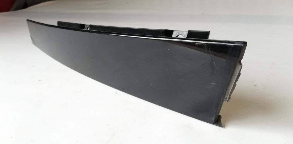 Средна рамка на прозорци VW Golf 2009-2013