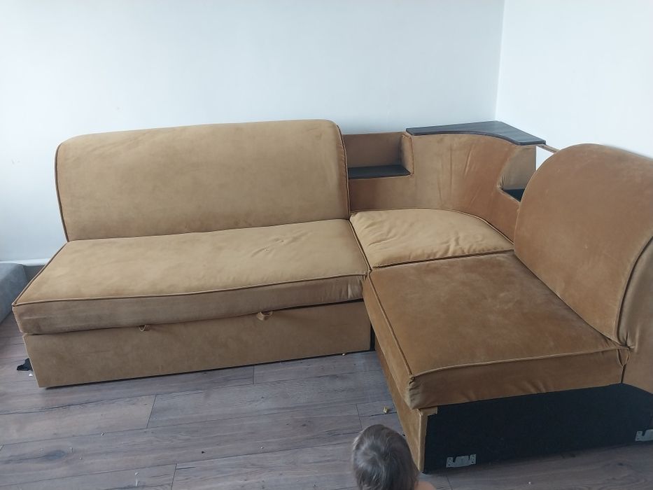 Диван угловой раскладывается в хорошем состояний